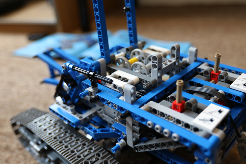 Illustration for article titled Lego Technic Crawler Crane: The Oppo Review
